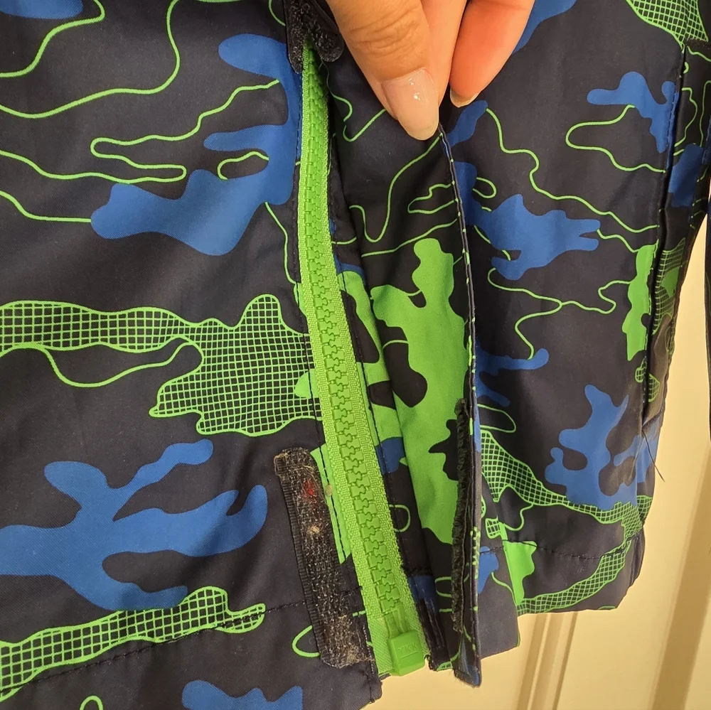 The North Face Tailout Rain Jacket Blue & Green Camo Hooded Kids 3T EUC